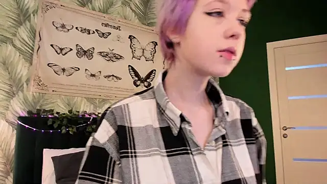 Snapshot of CarolineRichter chatting on November 12, 2:45 am CarolineRichter online show from November 12, 2:45 am