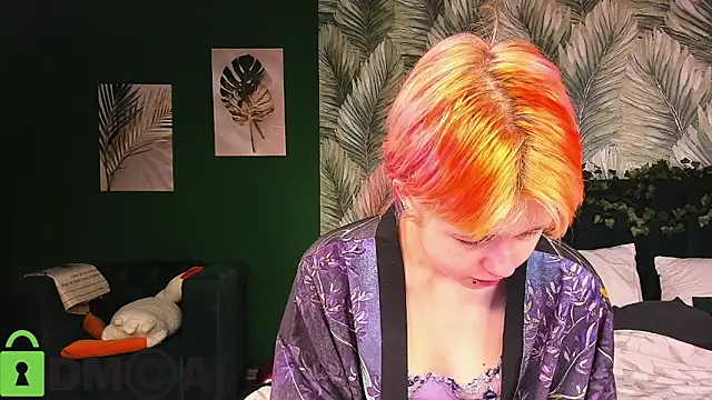 Snapshot of CarolineRichter chatting on December 14, 1:44 am CarolineRichter online show from December 14, 1:44 am