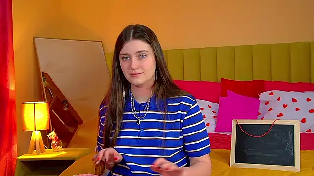 JessicaJewells online show from March 18, 6:27 am