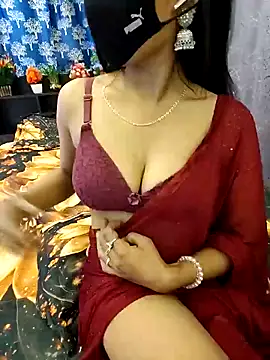 Snapshot of priya_26 chatting on April 8, 8:47 am priya 26 online show from April 8, 8:47 am