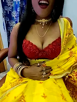 Snapshot of priya_26 chatting on April 26, 4:59 pm priya 26 online show from April 26, 4:59 pm