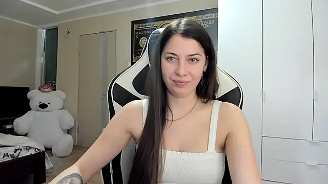 EmiLovsi online show from October 12, 7:24 pm