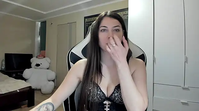 EmiLovsi online show from October 27, 9:41 pm