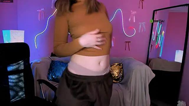 eva smiith  online show from March 11, 6:52 am