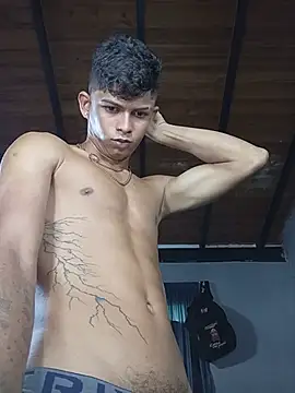 Snapshot of God_Eros_23cm chatting on May 25, 11:16 am God Eros 23cm online show from May 25, 11:16 am