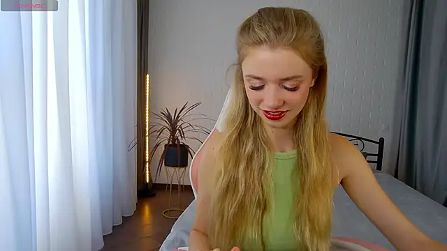 Snapshot of KelsiWest chatting on September 21, 5:31 am KelsiWest online show from September 21, 5:31 am