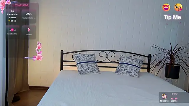 Snapshot of KelsiWest chatting on October 5, 1:31 pm KelsiWest online show from October 5, 1:31 pm