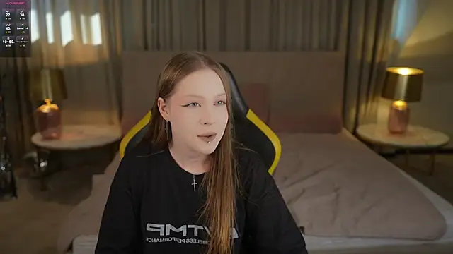 Esmie Smile online show from September 26, 2:21 pm