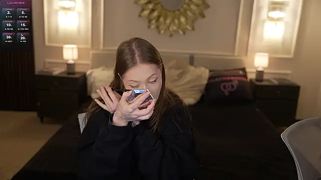 Esmie Smile online show from February 5, 7:29 pm