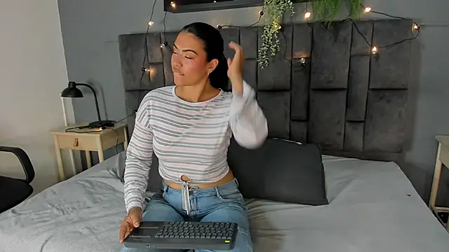 RiriiBrunette   online show from November 1, 8:11 pm