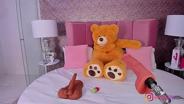 amber sparkle online show from April 25, 1:41 pm