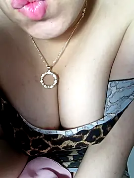 Snapshot of Queen-15 chatting on November 15, 7:32 pm Queen-15 online show from November 15, 7:32 pm