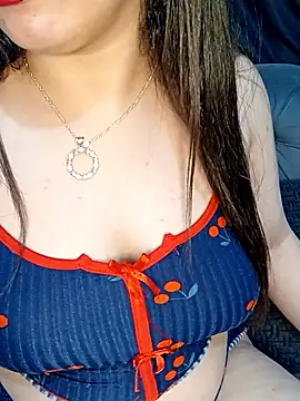 Snapshot of Queen-15 chatting on November 17, 10:15 pm Queen-15 online show from November 17, 10:15 pm