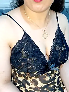 Snapshot of Queen-15 chatting on November 22, 6:12 am Queen-15 online show from November 22, 6:12 am