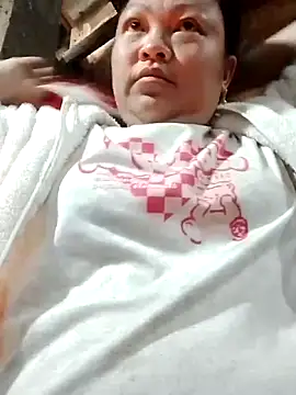 Snapshot of MaySweetb chatting on November 18, 1:44 am MaySweetb online show from November 18, 1:44 am