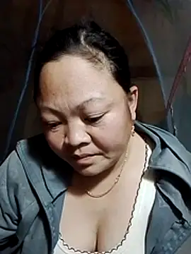 Snapshot of MaySweetb chatting on November 19, 5:51 am MaySweetb online show from November 19, 5:51 am