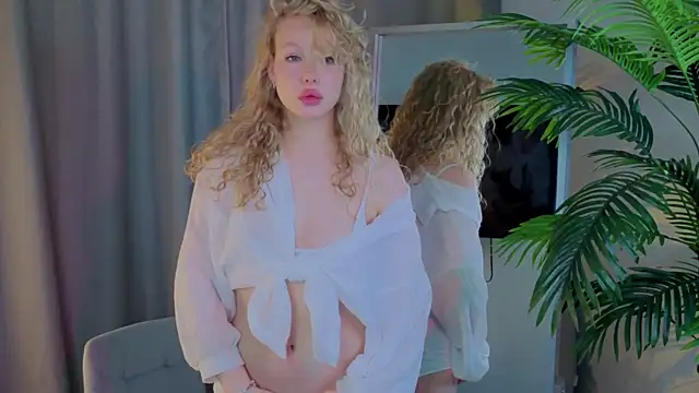 emilyshepar d online show from October 31, 2:23 am