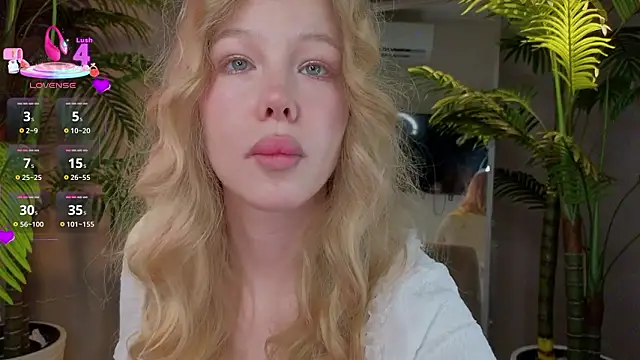 Snapshot of emilyshepar_d chatting on March 3, 3:56 am emilyshepar d online show from March 3, 3:56 am