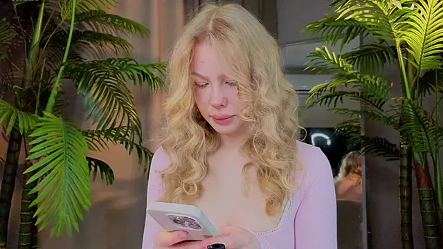 Snapshot of emilyshepar_d chatting on March 4, 2:50 am emilyshepar d online show from March 4, 2:50 am