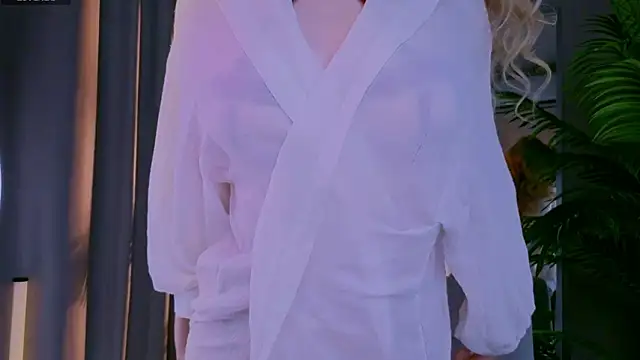 Snapshot of emilyshepar_d chatting on March 20, 3:22 am emilyshepar d online show from March 20, 3:22 am