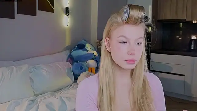 Snapshot of emilyshepar_d chatting on March 31, 2:13 am emilyshepar d online show from March 31, 2:13 am