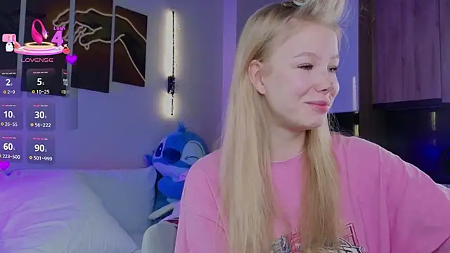 Snapshot of emilyshepar_d chatting on April 2, 1:36 am emilyshepar d online show from April 2, 1:36 am