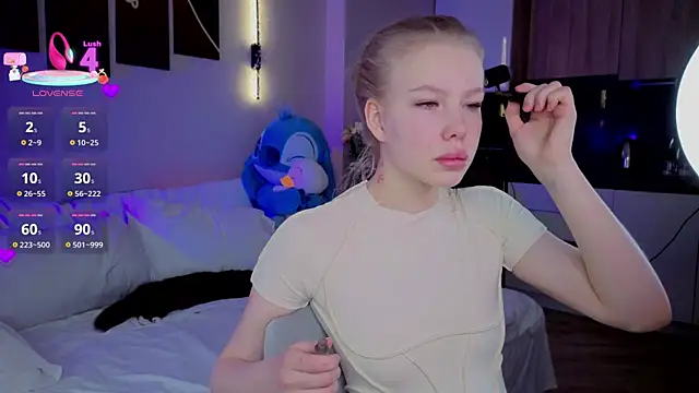 Snapshot of emilyshepar_d chatting on April 6, 2:42 am emilyshepar d online show from April 6, 2:42 am