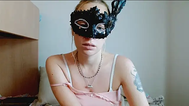 SatinQueen90 online show from November 12, 8:04 am