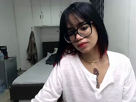 eattmebabyy online show from April 25, 11:24 am