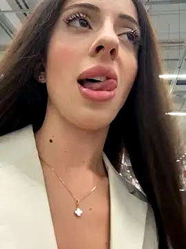 Snapshot of Yesmoree chatting on September 21, 1:57 pm Yesmoree online show from September 21, 1:57 pm