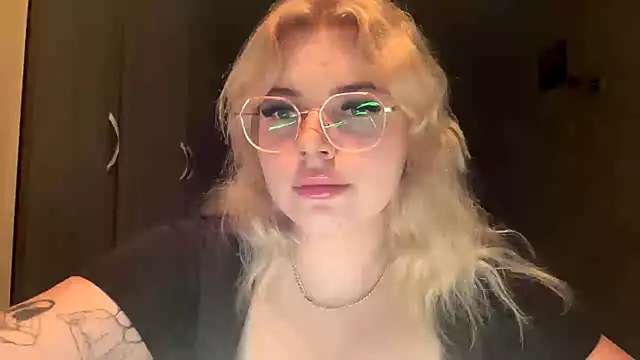 sunshinyflash online show from November 10, 5:23 pm