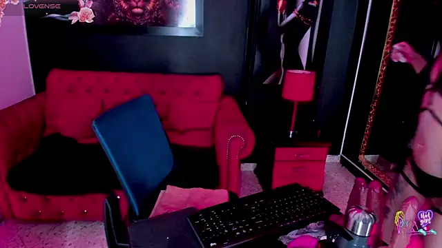 Snapshot of Nyx_Moon chatting on June 23, 8:40 pm Nyx Moon online show from June 23, 8:40 pm