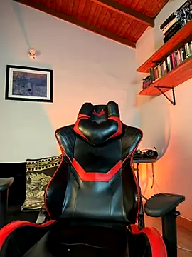 AlekBlake  online show from October 31, 1:17 am