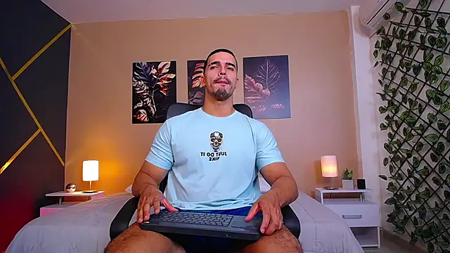 ChristopherBlack  online show from October 18, 1:01 pm