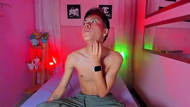 MaxiWildd online show from November 18, 1:04 pm