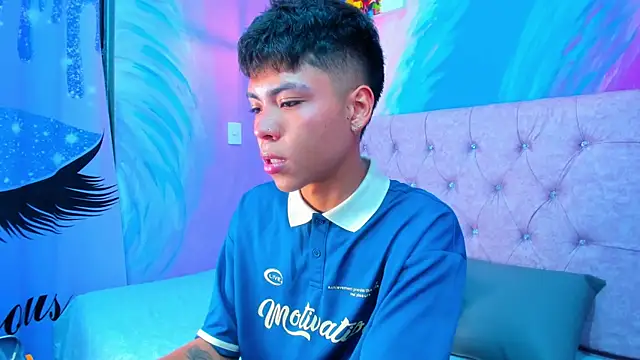 MaxiWildd online show from May 22, 1:06 pm