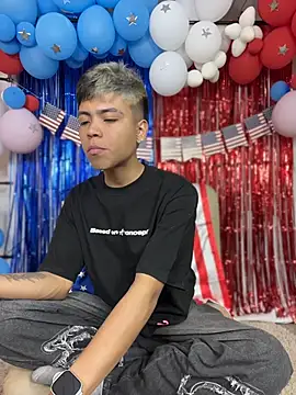 MaxiWildd online show from July 4, 1:39 pm