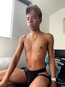 MaxiWildd online show from July 30, 1:43 pm