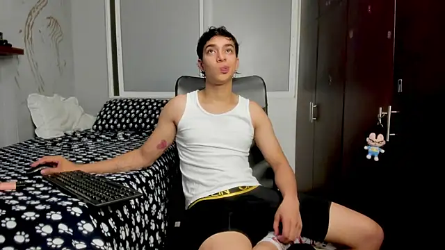 Snapshot of Noxx_starkK chatting on November 16, 12:05 am Noxx starkK online show from November 16, 12:05 am