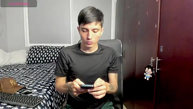 Snapshot of Noxx_starkK chatting on November 16, 11:43 pm Noxx starkK online show from November 16, 11:43 pm