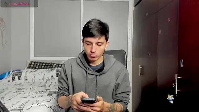 Snapshot of Noxx_starkK chatting on November 29, 1:30 am Noxx starkK online show from November 29, 1:30 am