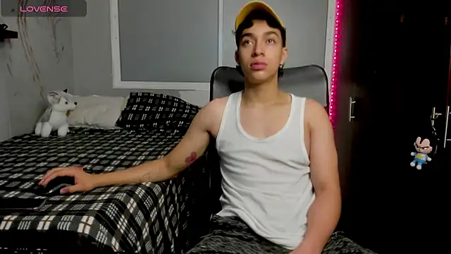 Snapshot of Noxx_starkK chatting on December 2, 12:05 am Noxx starkK online show from December 2, 12:05 am