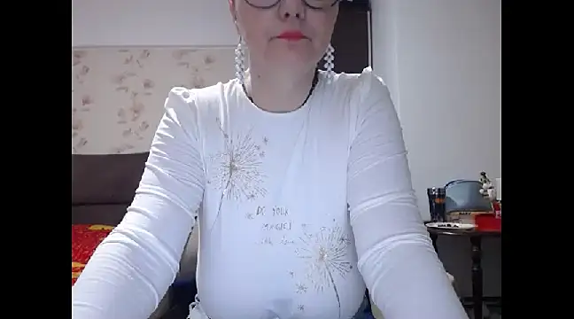 Snapshot of Mary_x chatting on February 11, 3:50 am Mary x online show from February 11, 3:50 am