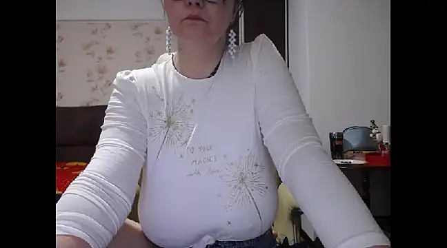 Snapshot of Mary_x chatting on February 11, 9:53 am Mary x online show from February 11, 9:53 am