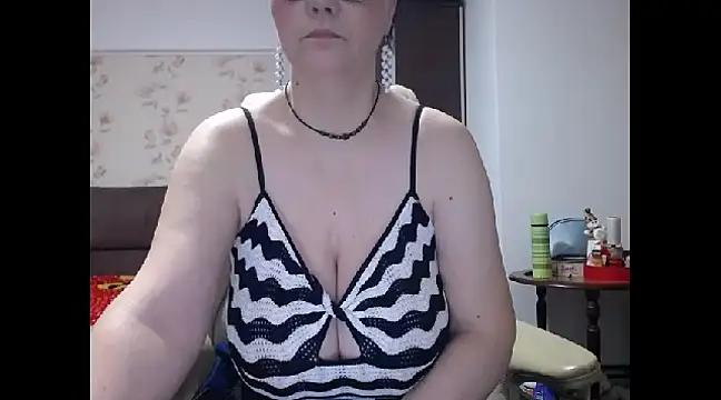 Snapshot of Mary_x chatting on February 27, 3:47 am Mary x online show from February 27, 3:47 am