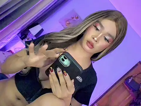 Spicyhugecock69 online show from June 13, 5:00 pm