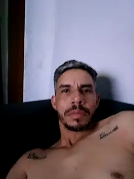 Snapshot of QfabO123 chatting on October 18, 3:42 am QfabO123 online show from October 18, 3:42 am