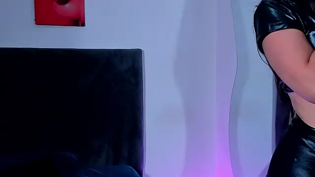 saramikaelson online show from November 19, 10:54 pm