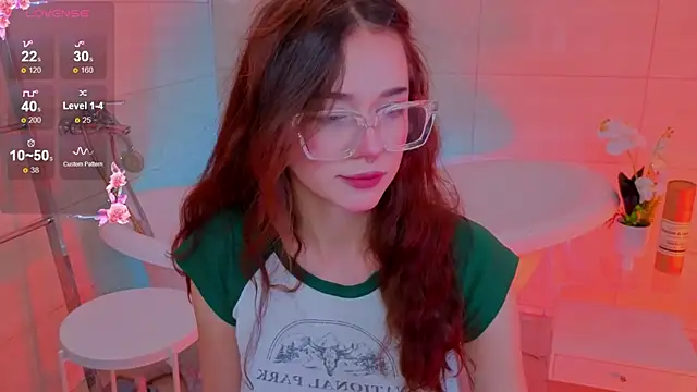 Snapshot of Adetta chatting on November 11, 11:21 am Adetta online show from November 11, 11:21 am