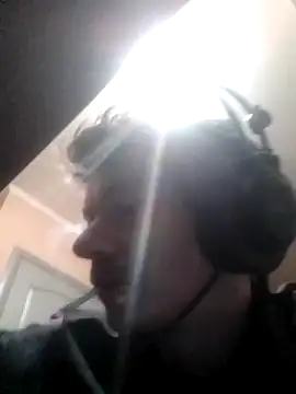 Snapshot of dudewolfen chatting on March 1, 2:13 am dudewolfen online show from March 1, 2:13 am